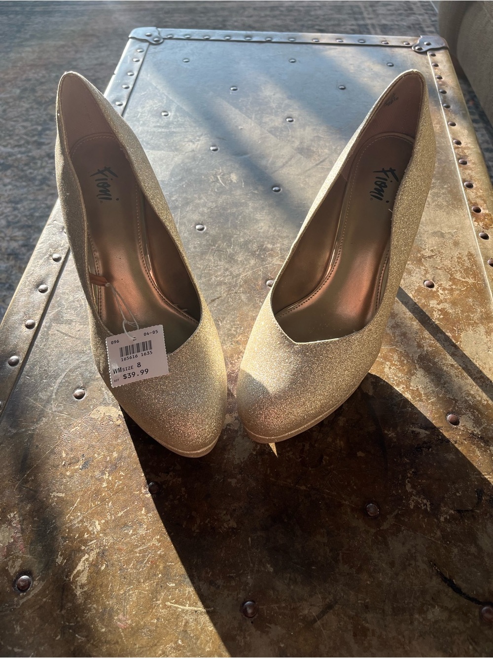 Vionic Gold Glitter Platform Pumps with Subtle Heel